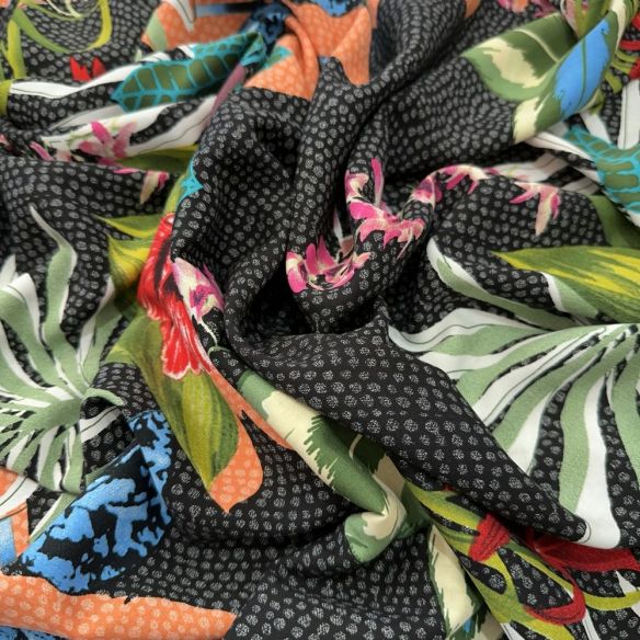 Tecido Viscose Estampada Folhagens e Flores Fundo Pontilhado • Luema Tecidos