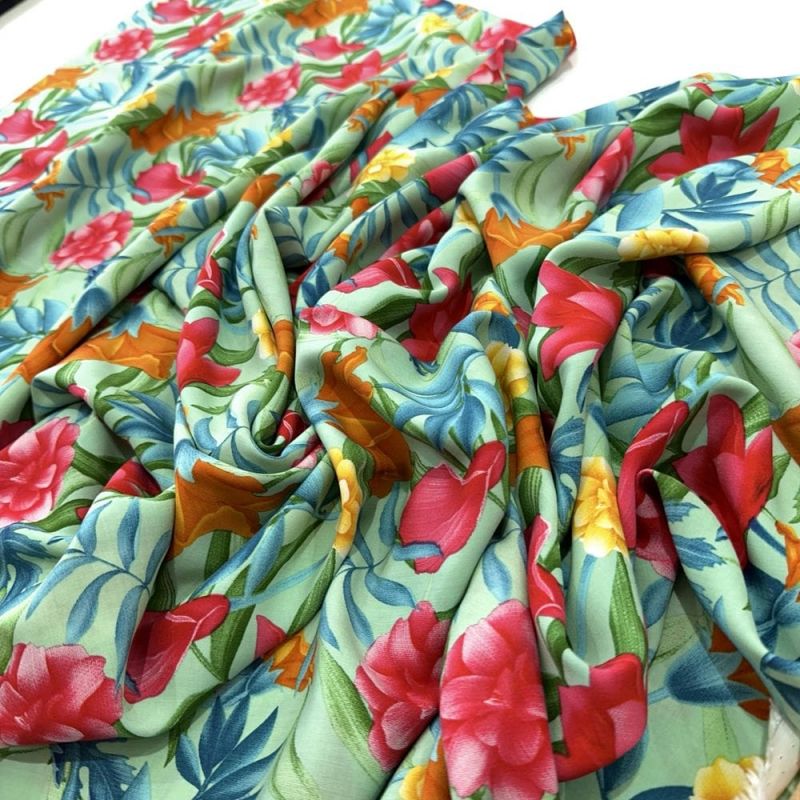 Tecido Viscose Estampada Floral Coloridos Fundo verde • Luema Tecidos