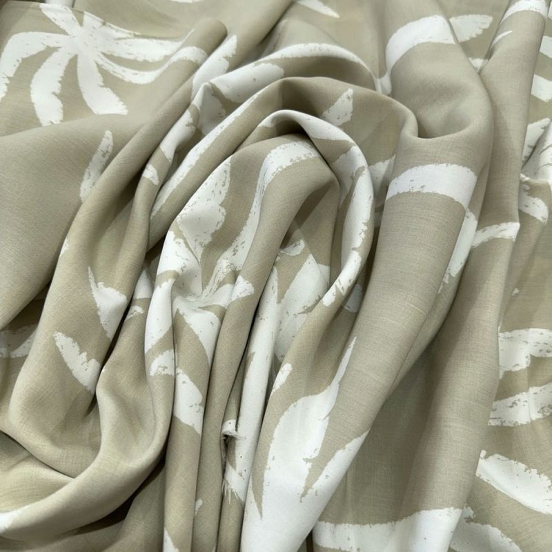 Tecido Viscose Estampada Palmeira Fundo Bege • Luema Tecidos