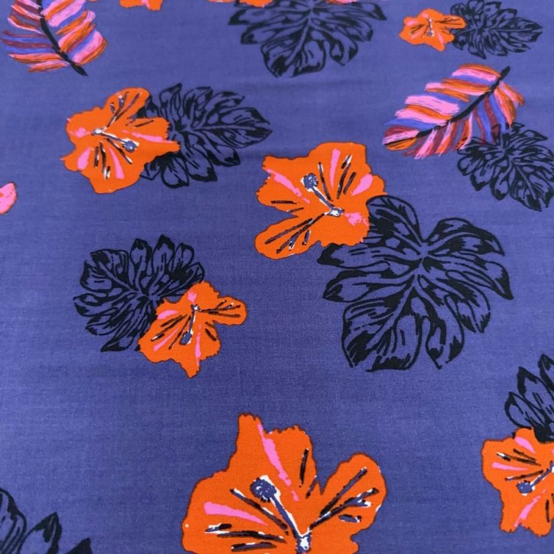 Tecido Viscose Estampada Folhagens e Flores Fundo Marinho • Luema Tecidos