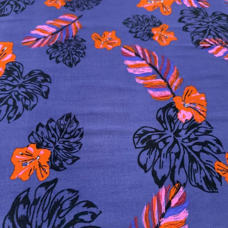 Tecido Viscose Estampada Folhagens e Flores Fundo Marinho • Luema Tecidos
