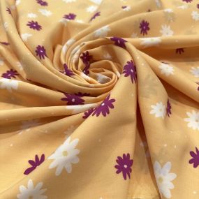 Tecido Viscose Estampada Micro Floral Fundo Amarelinho Tecido Viscose Estampada Micro Floral Fundo Amarelinho • Luema Tecidos 2