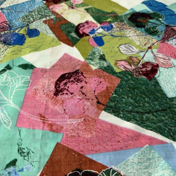 Tecido Cambraia de Algodão Squared Flowers • Luema Tecidos