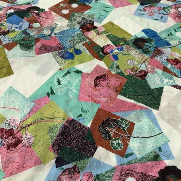 Tecido Cambraia de Algodão Squared Flowers • Luema Tecidos