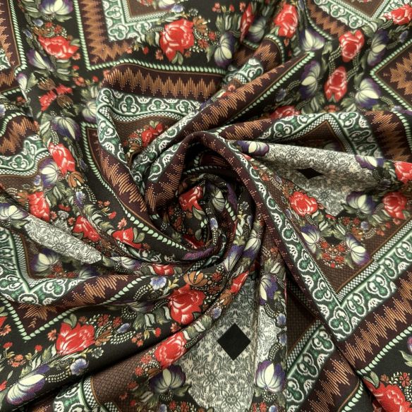 Tecido Viscose Quadros Floral • Luema Tecidos