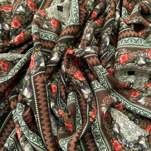 Tecido Viscose Quadros Floral • Luema Tecidos