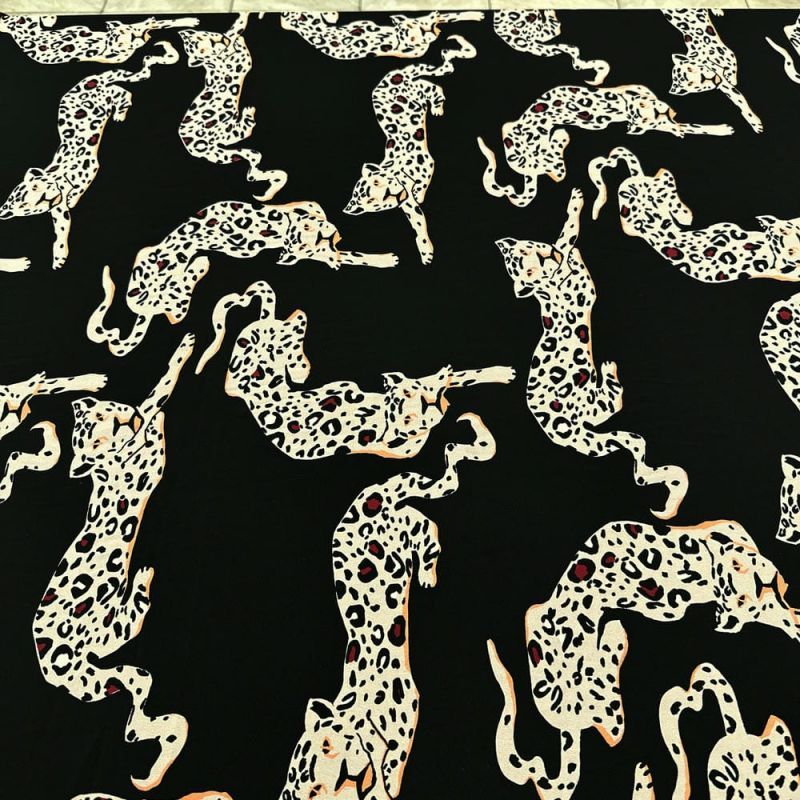 Tecido Crepe de Chine Seda Pura Onças • Luema Tecidos