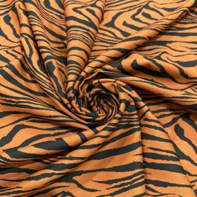 Tecido Viscose Sarjada Zebra Fundo Terracota Tecido Viscose Sarjada Zebra Fundo Terracota • Luema Tecidos