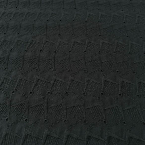 Tecido Laise de algodão Bordada Chevron Preto • Luema Tecidos Tecido Laise de algodão Bordada Chevron Preto • Luema Tecidos