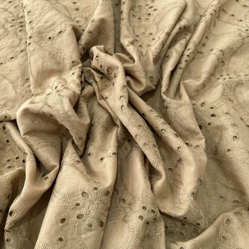 Tecido Laise de algodão Bordada Bege • Luema Tecidos Tecido Laise de algodão Bordada Bege • Luema Tecidos