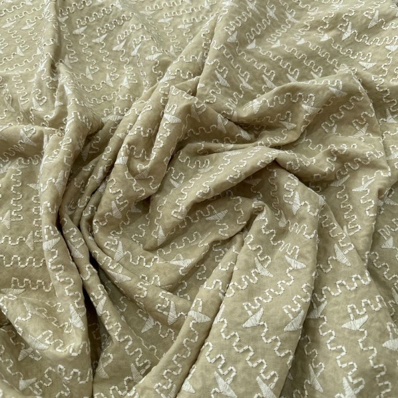 Tecido Laise de algodão Bordada Zig-Zag Bege • Luema Tecidos