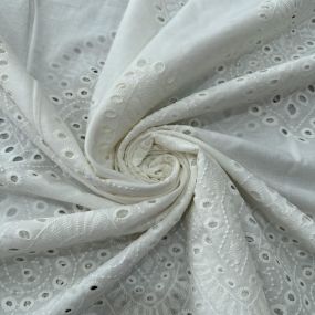 Tecido Laise de algodão Bordada Romantic Branco Tecido Laise de algodão Bordada Romantic Branco • Luema Tecidos