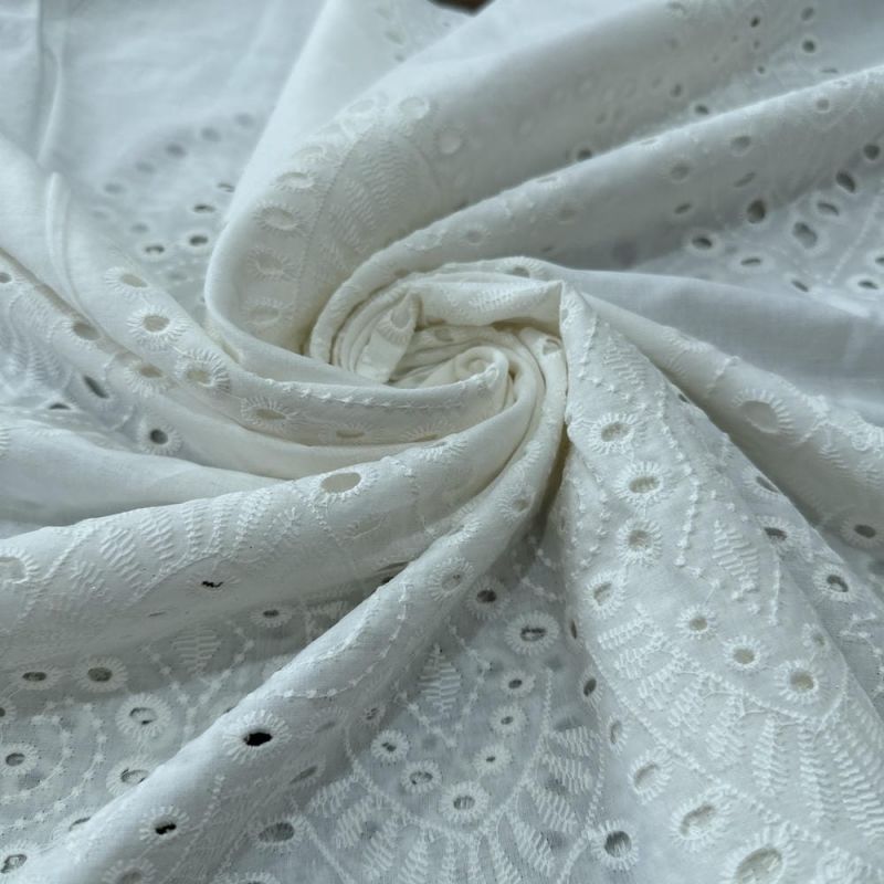 Tecido Laise de algodão Bordada Romantic Branco • Luema Tecidos