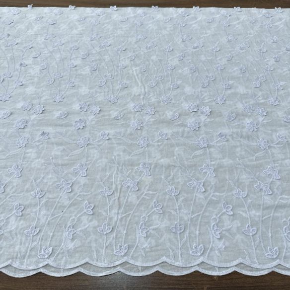 Tecido Laise de algodão Bordada 3D Branco e Lilás • Luema Tecidos