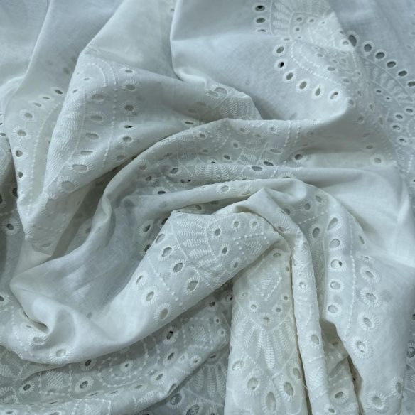 Tecido Laise de algodão Bordada Romantic Branco • Luema Tecidos