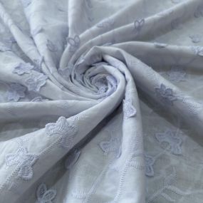 Tecido Laise de algodão Bordada 3D Branco e Lilás Tecido Laise de algodão Bordada 3D Branco e Lilás • Luema Tecidos 2