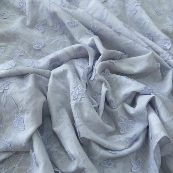 Tecido Laise de algodão Bordada 3D Branco e Lilás • Luema Tecidos