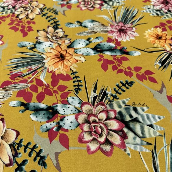 Tecido Viscose Estampada Floral E Cactus • Luema Tecidos