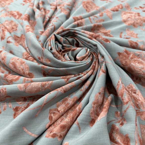 Tecido Viscolinho Estampado Floral Fundo Azul Claro • Luema Tecidos