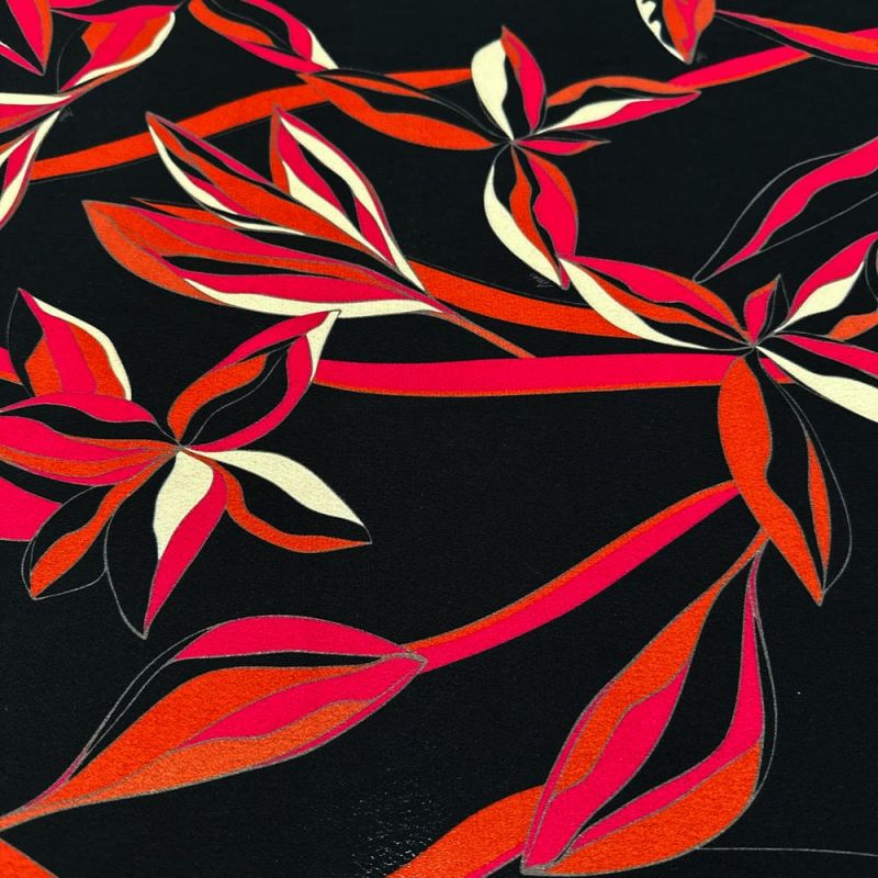 Tecido Viscose Estampada Vermelho Fundo Preto • Luema Tecidos