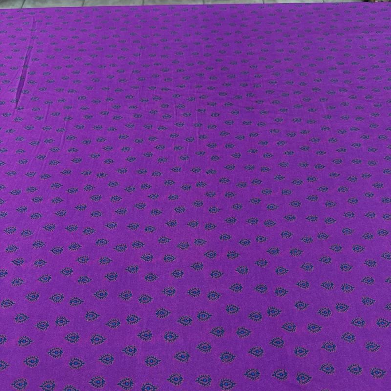 Tecido Viscoseda Estampado Micro Floral Magenta • Luema Tecidos