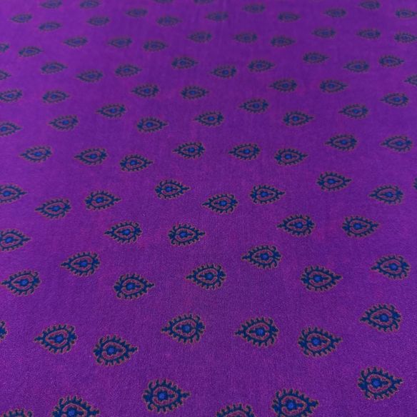 Tecido Viscoseda Estampado Micro Floral Magenta • Luema Tecidos