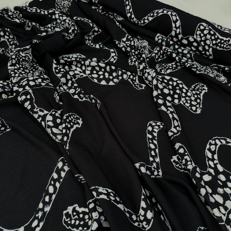 Tecido Viscose Estampada Onças Animal Print • Luema Tecidos