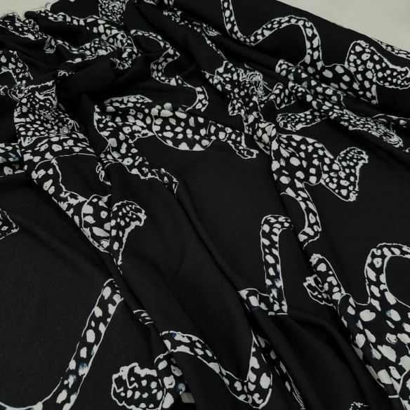 Tecido Viscose Estampada Onças Animal Print • Luema Tecidos