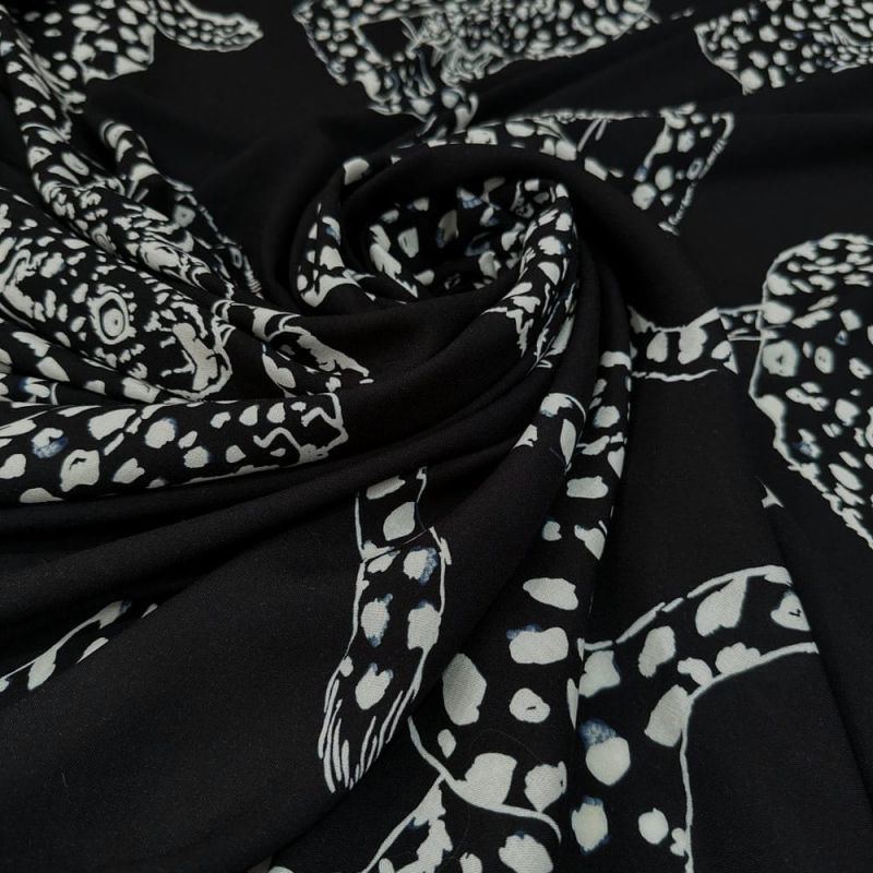 Tecido Viscose Estampada Onças Animal Print • Luema Tecidos