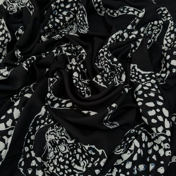 Tecido Viscose Estampada Onças Animal Print • Luema Tecidos
