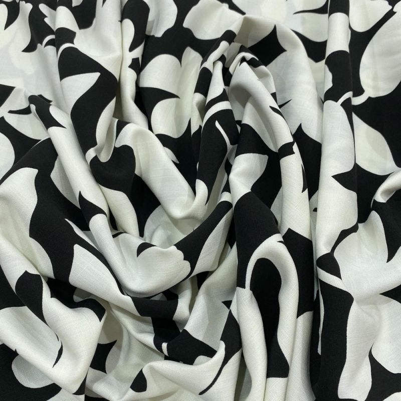 Tecido Viscolinho Estampado Floral Branco Fundo Preto • Luema Tecidos