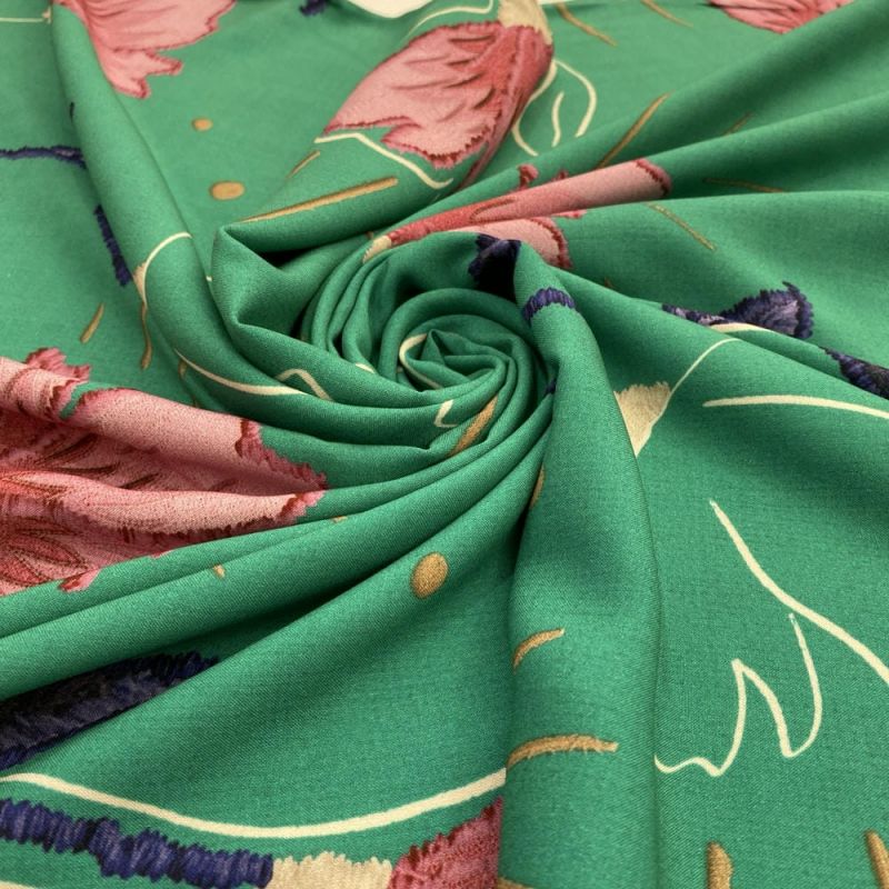 Tecido Viscose Estampada Flores Fundo Verde • Luema Tecidos