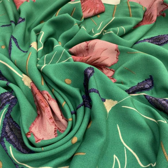 Tecido Viscose Estampada Flores Fundo Verde • Luema Tecidos