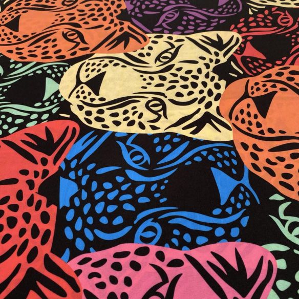 Tecido Crepe Estampado Onças Colorido • Luema Tecidos