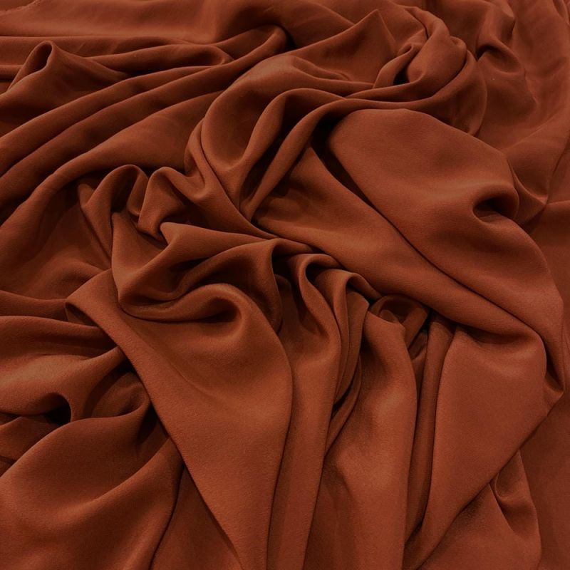 Tecido Crepe de Chine Seda Pura Terracota • Luema Tecidos