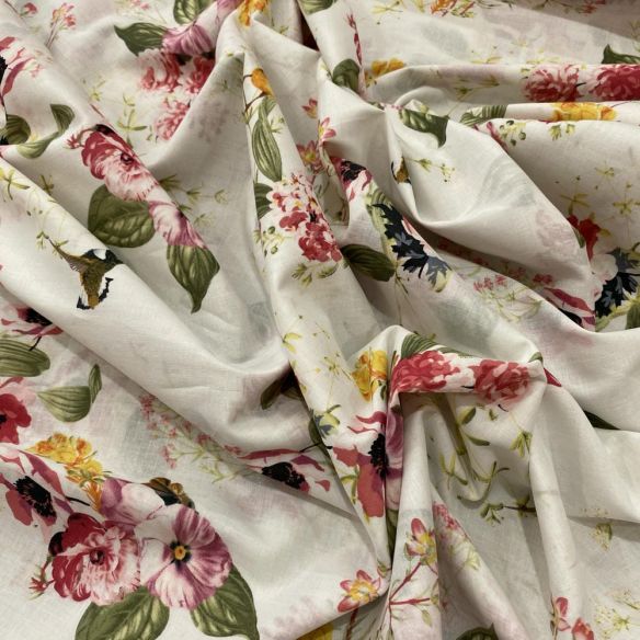 Tecido Cambraia de Algodão Floral Delicado • Luema Tecidos