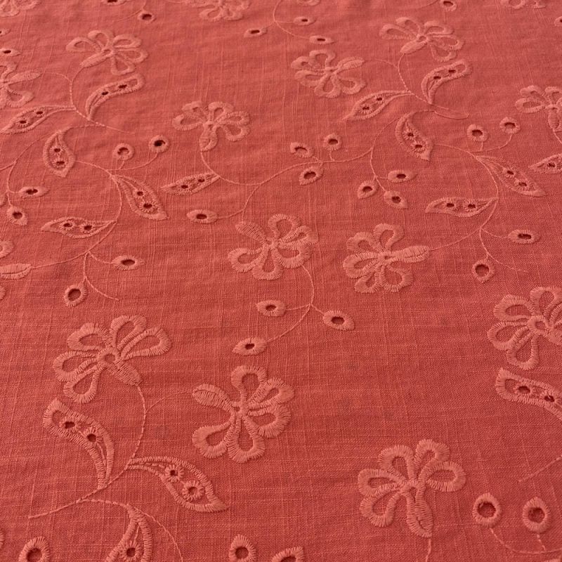 Tecido Linho Misto Bordado Vermelho Coral • Luema Tecidos