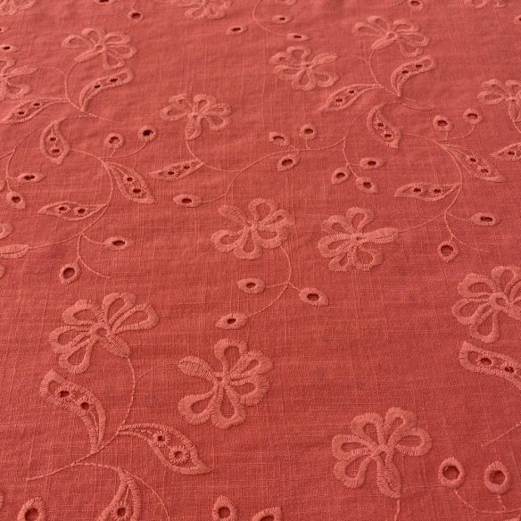 Tecido Linho Misto Bordado Vermelho Coral • Luema Tecidos