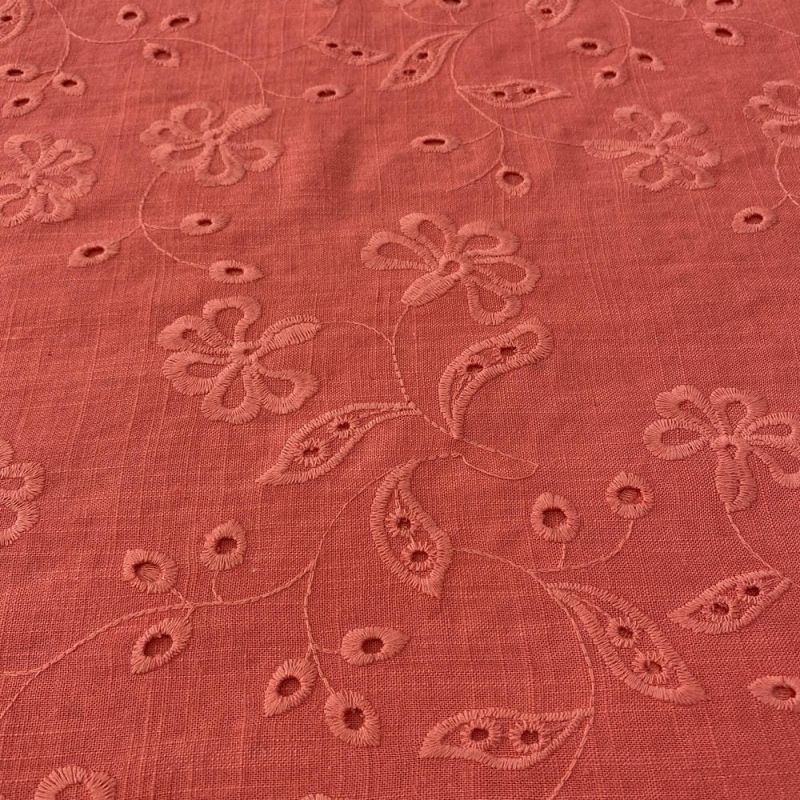 Tecido Linho Misto Bordado Vermelho Coral • Luema Tecidos