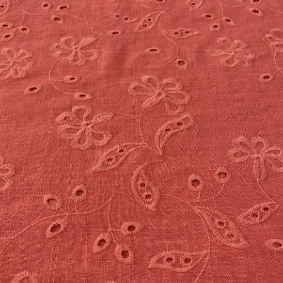 Tecido Linho Misto Bordado Vermelho Coral • Luema Tecidos