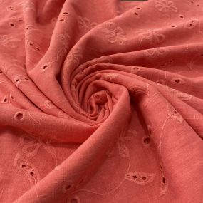 Tecido Linho Misto Bordado Vermelho Coral • Luema Tecidos 2