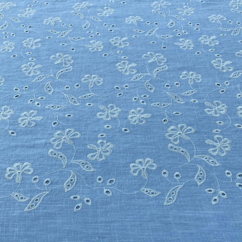 Tecido Linho Misto Bordado Azul Celeste • Luema Tecidos