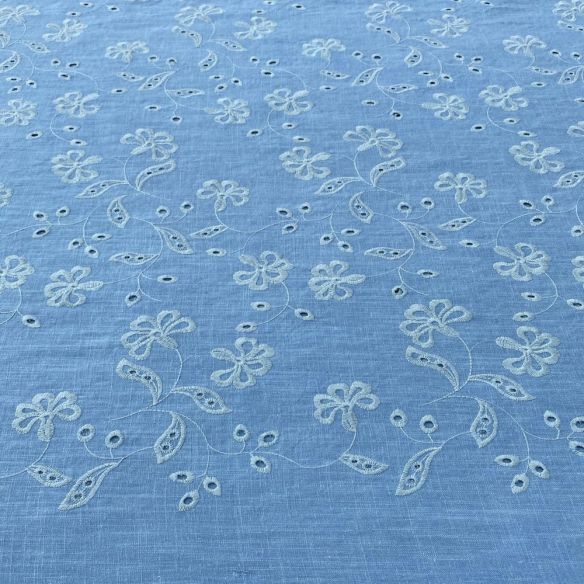 Tecido Linho Misto Bordado Azul Celeste • Luema Tecidos