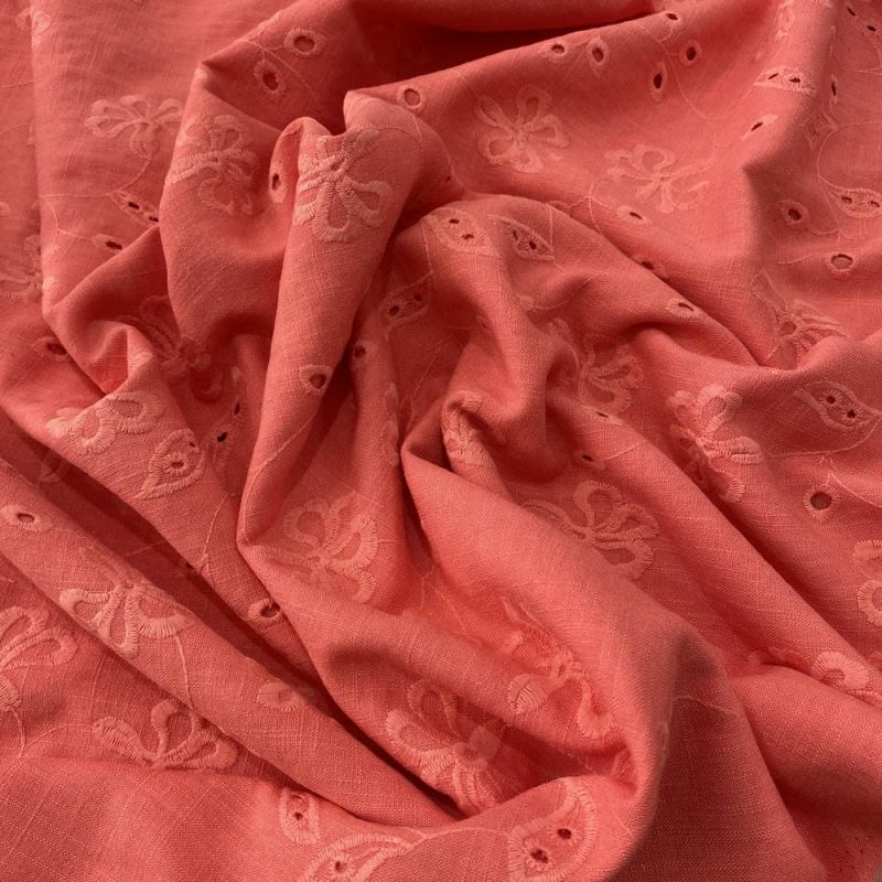 Tecido Linho Misto Bordado Vermelho Coral • Luema Tecidos