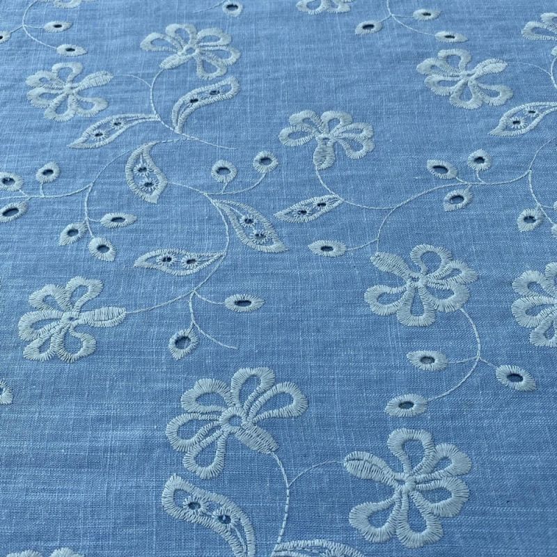 Tecido Linho Misto Bordado Azul Celeste • Luema Tecidos