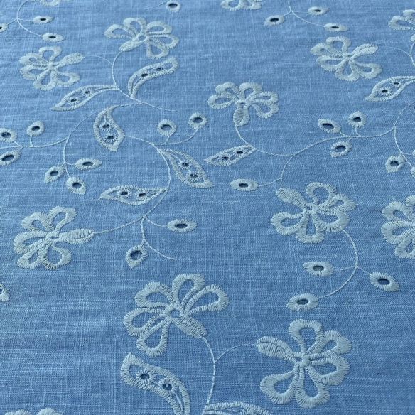 Tecido Linho Misto Bordado Azul Celeste • Luema Tecidos
