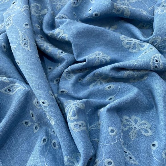 Tecido Linho Misto Bordado Azul Celeste • Luema Tecidos