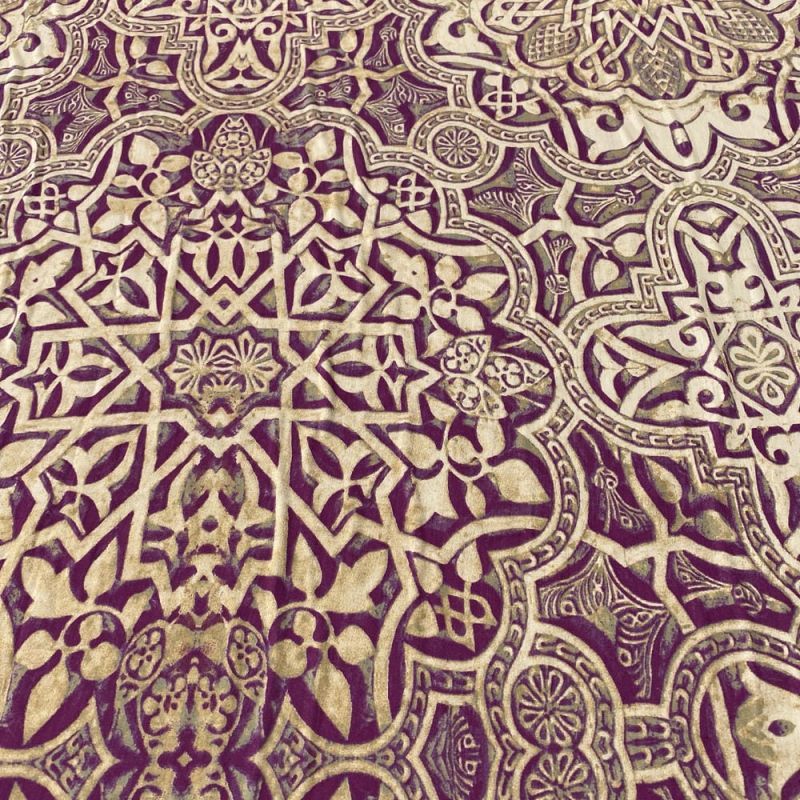 Tecido Viscoseda Estampada Roxo e Bege • Luema Tecidos