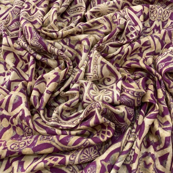 Tecido Viscoseda Estampada Roxo e Bege • Luema Tecidos