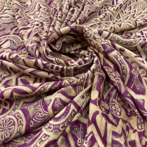 Tecido Viscoseda Estampada Roxo e Bege • Luema Tecidos